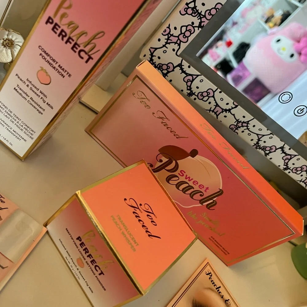 Too faced sweet peach collector set limited edition NEW eyeshadow, foundation - Picture 3 of 4